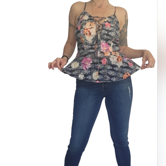 Venus Multi Floral Ruffled Camisole With Tie & Spaghetti Straps Size M - Picture 2 of 13